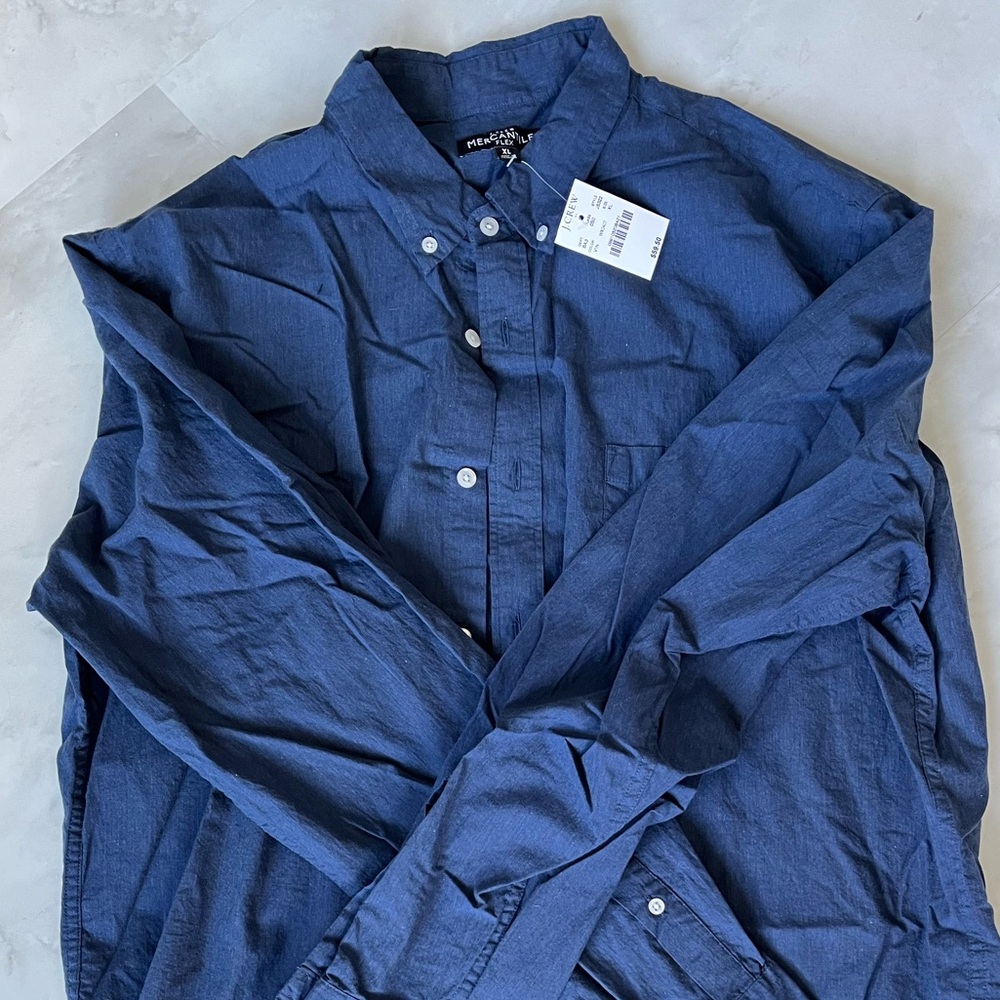 NWT men’s casual button down shirt in navy blue size XL